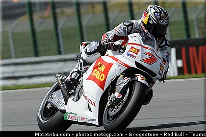 motogp_aoyama_017_republique_tcheque_brno_2011.jpg