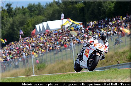 motogp_aoyama_018_republique_tcheque_brno_2011.jpg