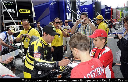 motogp_crutchlow_007_republique_tcheque_brno_2011.jpg