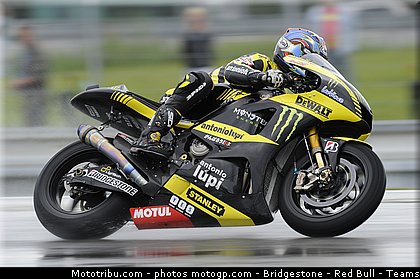 motogp_edwards_012_republique_tcheque_brno_2011.jpg