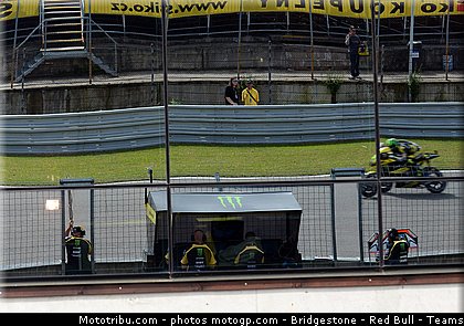 motogp_edwards_016_republique_tcheque_brno_2011.jpg