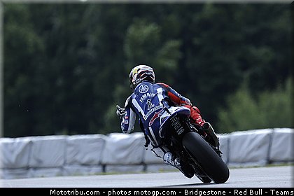 motogp_lorenzo_007_republique_tcheque_brno_2011.jpg