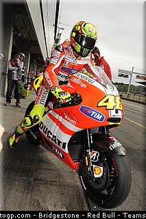 motogp_rossi_001_republique_tcheque_brno_2011.jpg