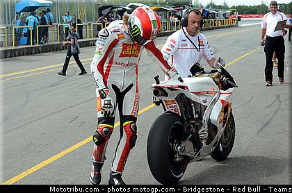 motogp_simoncelli_014_republique_tcheque_brno_2011.jpg