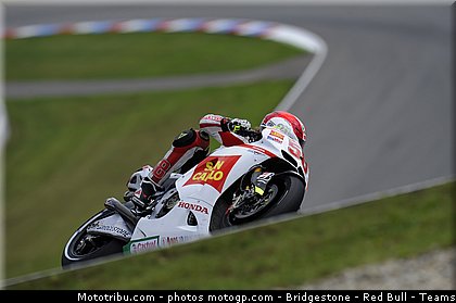 motogp_simoncelli_021_republique_tcheque_brno_2011.jpg