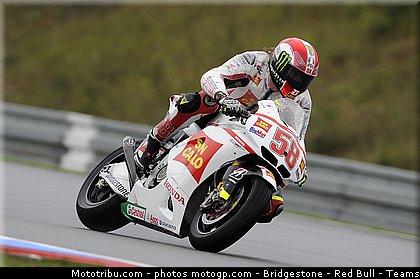 motogp_simoncelli_026_republique_tcheque_brno_2011.jpg