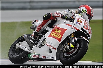 motogp_simoncelli_027_republique_tcheque_brno_2011.jpg