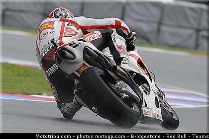 motogp_simoncelli_029_republique_tcheque_brno_2011.jpg