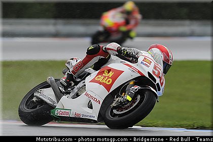motogp_simoncelli_031_republique_tcheque_brno_2011.jpg