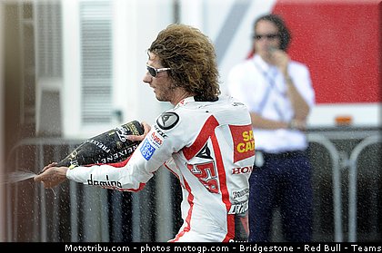 motogp_simoncelli_042_republique_tcheque_brno_2011.jpg