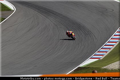 motogp_stoner_014_republique_tcheque_brno_2011.jpg