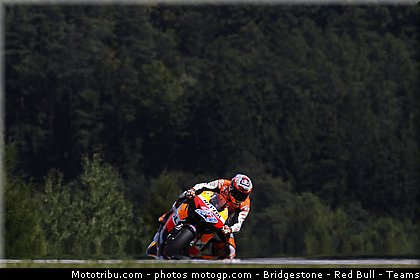 motogp_stoner_016_republique_tcheque_brno_2011.jpg