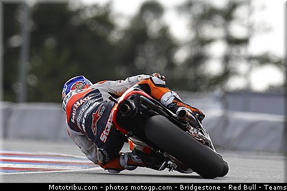 motogp_stoner_018_republique_tcheque_brno_2011.jpg