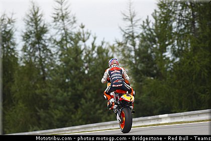 motogp_stoner_027_republique_tcheque_brno_2011.jpg
