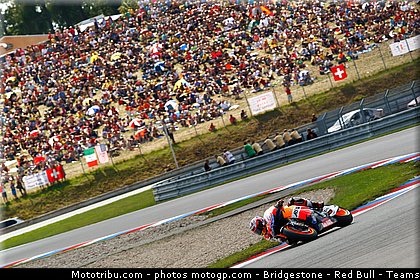 motogp_stoner_045_republique_tcheque_brno_2011.jpg