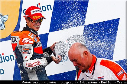 motogp_stoner_047_republique_tcheque_brno_2011.jpg