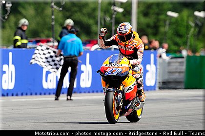 motogp_stoner_055_republique_tcheque_brno_2011.jpg
