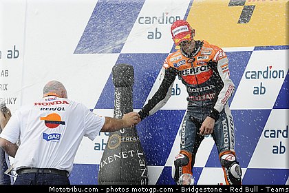 motogp_stoner_062_republique_tcheque_brno_2011.jpg