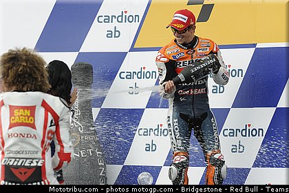 motogp_stoner_064_republique_tcheque_brno_2011.jpg