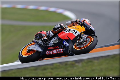 motogp_stoner_066_republique_tcheque_brno_2011.jpg