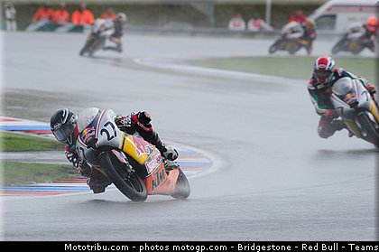 red_bull_rookie_cup_roberts_002_republique_tcheque_brno_2011.jpg