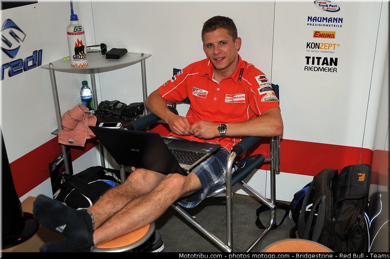 moto2_bradl_006_indianapolis_2011