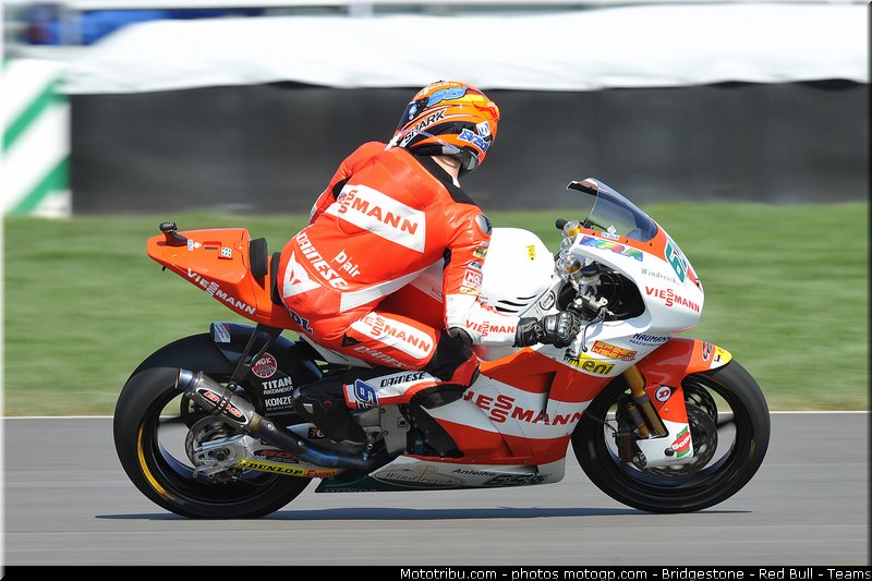 moto2_bradl_008_indianapolis_2011