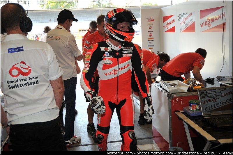 moto2_bradl_011_indianapolis_2011
