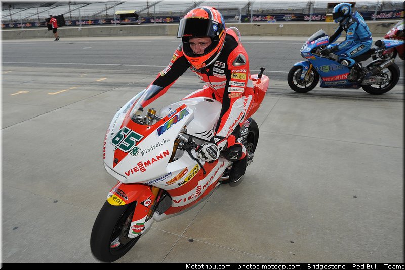 moto2_bradl_015_indianapolis_2011