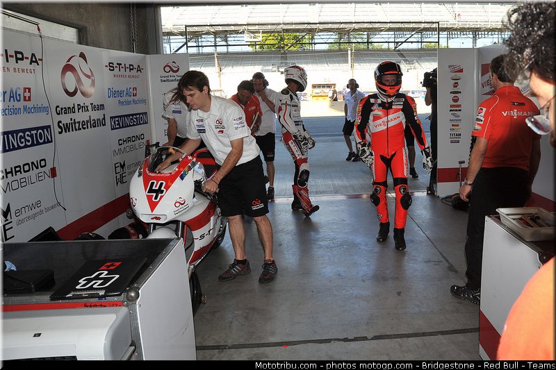 moto2_bradl_016_indianapolis_2011
