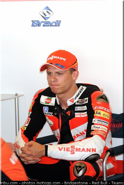 moto2_bradl_019_indianapolis_2011