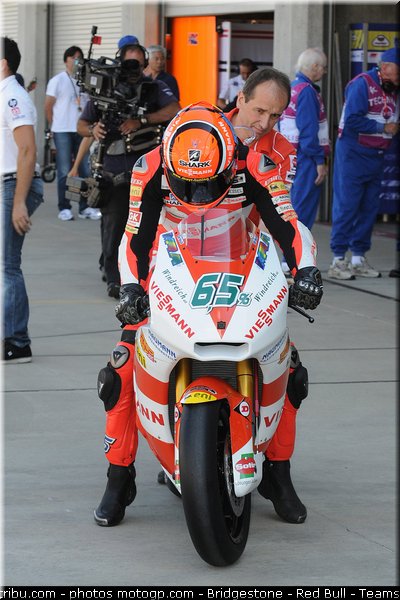 moto2_bradl_020_indianapolis_2011