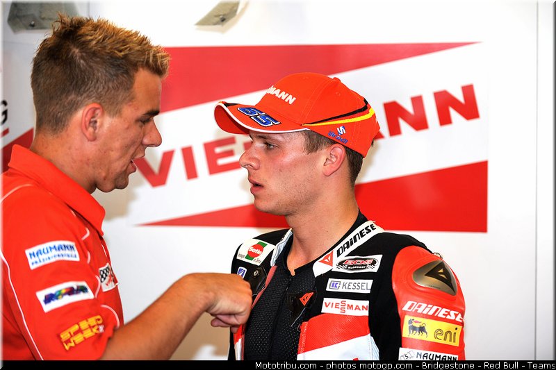moto2_bradl_028_indianapolis_2011