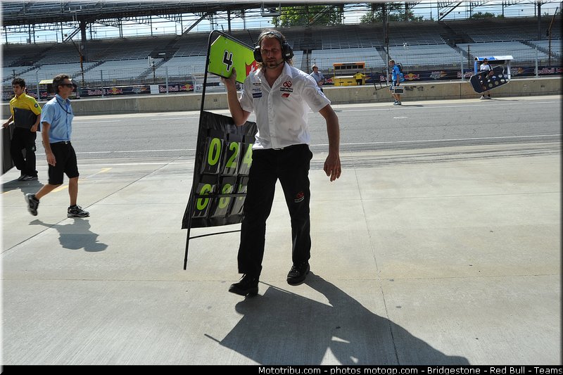 moto2_bradl_029_indianapolis_2011