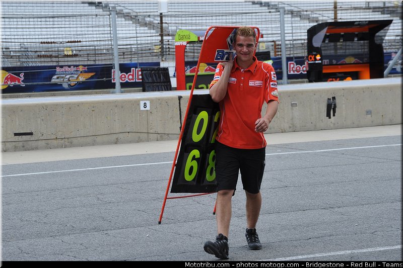 moto2_bradl_030_indianapolis_2011