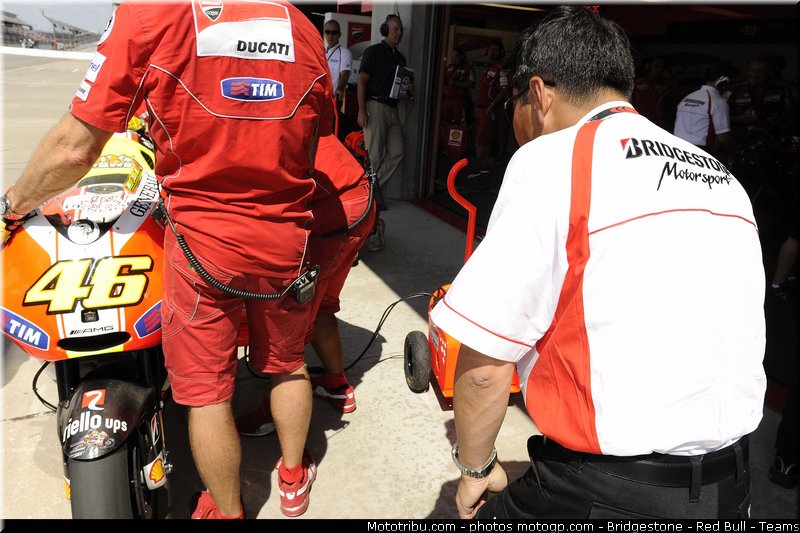 motogp_bridgestone_002_indianapolis_2011