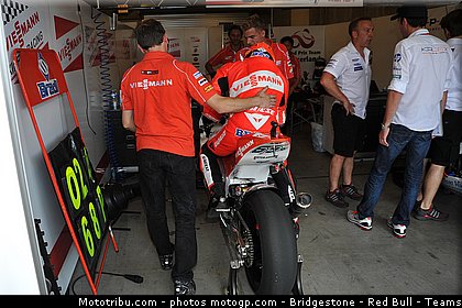 moto2_bradl_001_indianapolis_2011.jpg
