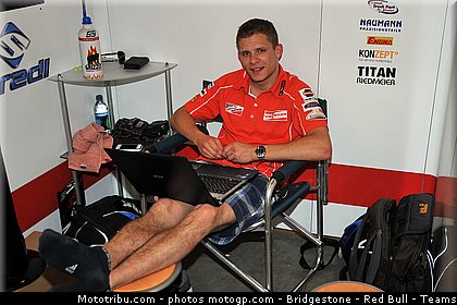 moto2_bradl_006_indianapolis_2011.jpg