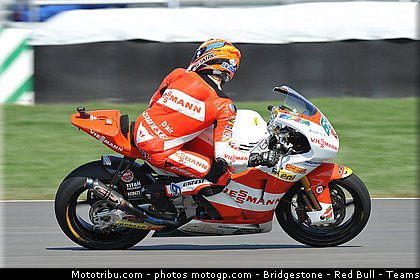 moto2_bradl_008_indianapolis_2011.jpg