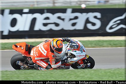 moto2_bradl_009_indianapolis_2011.jpg