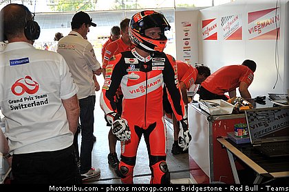 moto2_bradl_011_indianapolis_2011.jpg