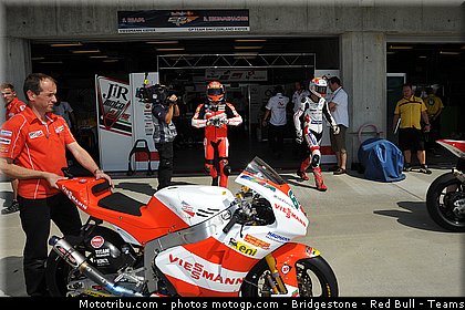 moto2_bradl_012_indianapolis_2011.jpg