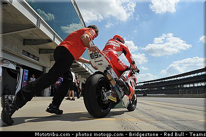 moto2_bradl_014_indianapolis_2011.jpg