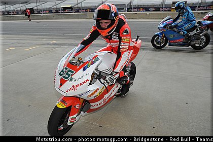 moto2_bradl_015_indianapolis_2011.jpg