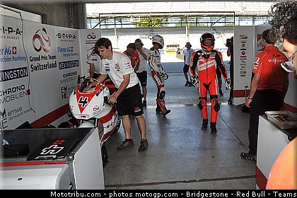 moto2_bradl_016_indianapolis_2011.jpg