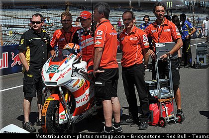 moto2_bradl_026_indianapolis_2011.jpg