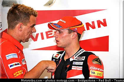 moto2_bradl_028_indianapolis_2011.jpg
