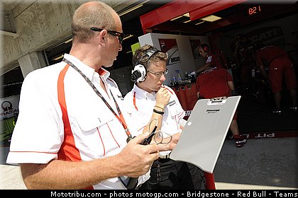 motogp_bridgestone_001_indianapolis_2011.jpg
