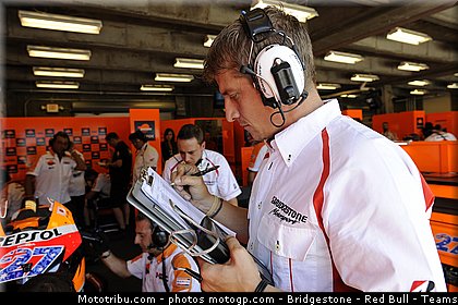 motogp_bridgestone_008_indianapolis_2011.jpg