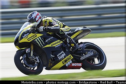 motogp_edwards_029_indianapolis_2011.jpg